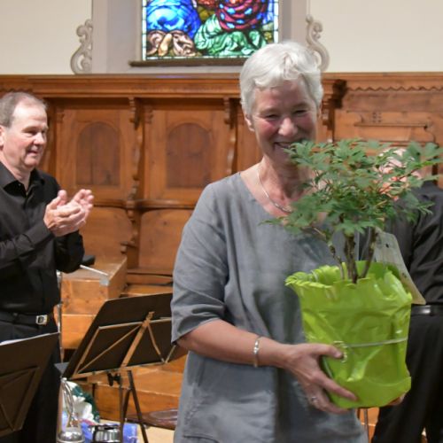 Sylvie Paquier Burnand, l'épouse de Michel Burnand, félicitée pour son soutien pendant 30 ans