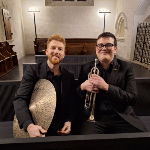Concert à Grandson le 9 février 2024, les musiciens à la rescousse : Mathis Pellaux (percussion) et Louis François Khalife (trompette-cornet) - Photo : M. Rey -