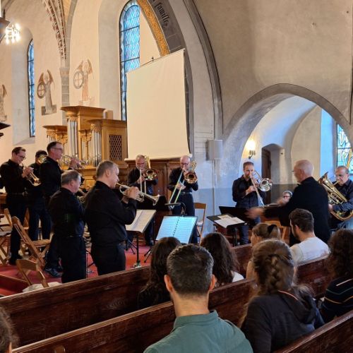 Fin du concert avec la 'présentation musicale' des musiciens