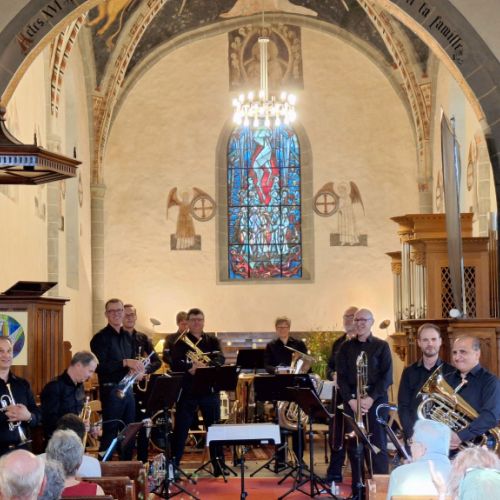 Chaleureux applaudissements à la fin du concert à Corsier !