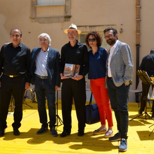 A la fin du concert en plein air à Noto en Sicile en mai 2018
