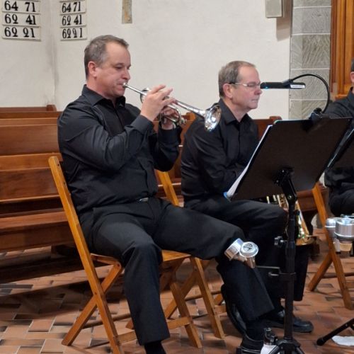 Olivier Baud au côté de Gilles Delay jouant le 'Misere mei Deus' de G. Allegri (photo : M.Rey)