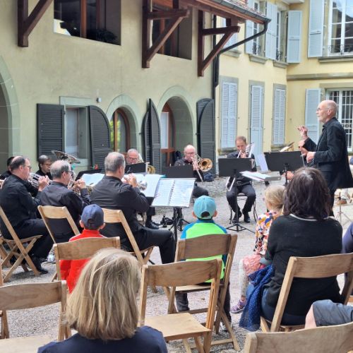 Concert dans la cour du Château de Bussigny - Musiques en Fête - 23 juin 2024 (Photo M. Rey)