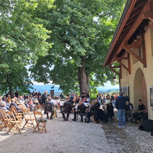 Concert dans la cour du Château de Bussigny - Musiques en Fête - 23 juin 2024 (Photo M. Rey)