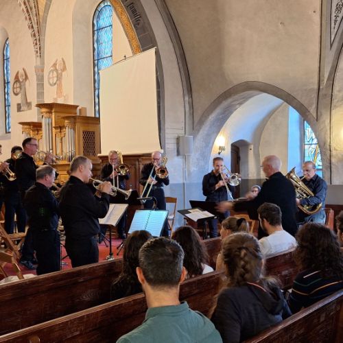Fin du concert avec la 'présentation musicale' des musiciens